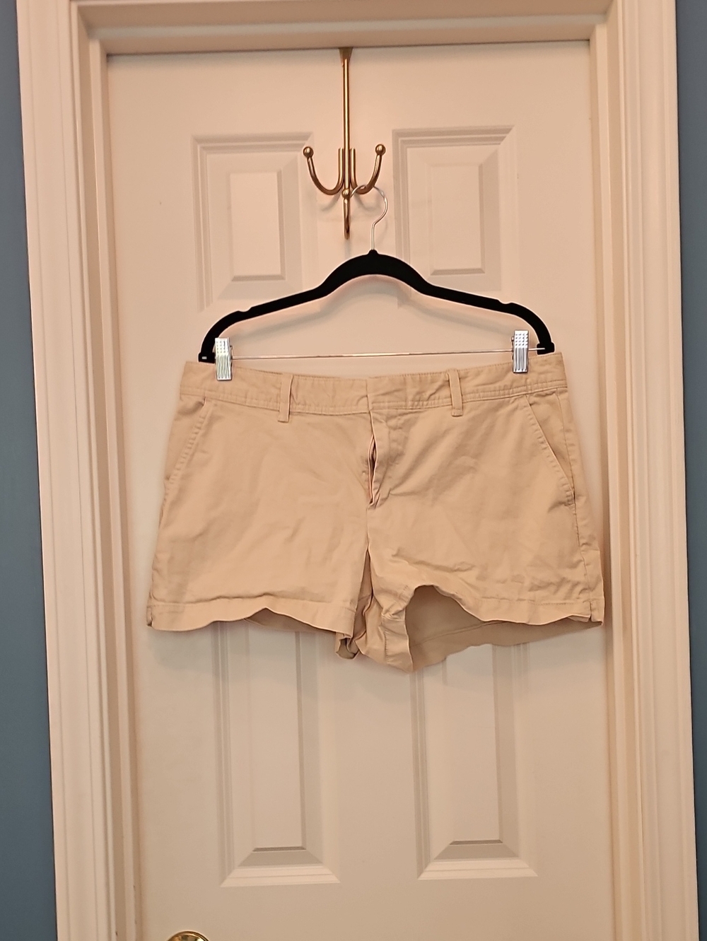 GAP Cream Scallop Hem Casual Shorts